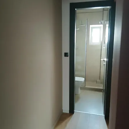 Minimalistic Elegance סלוניקי